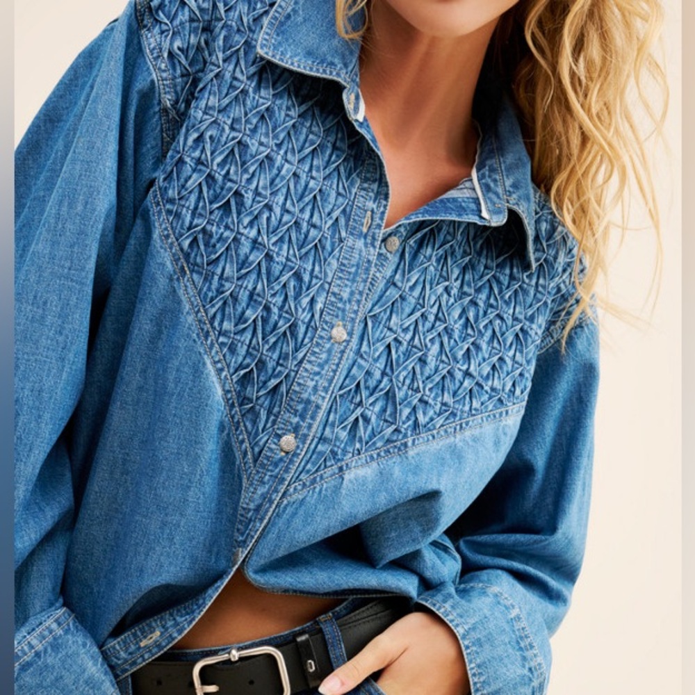 NWT Solitaire Vintage Inspired Textured Denim Blue Button Down Shirt